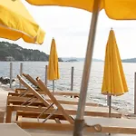 Hoteliere Le Provencal A Giens - Bord De Hotel