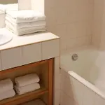 Hoteliere Le Provencal A Giens - Bord De
