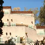 Hoteliere Le Provencal A Giens - Bord De Hotel Hyeres