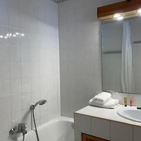 Отель Hoteliere Le Provencal A Giens - Bord De Йер