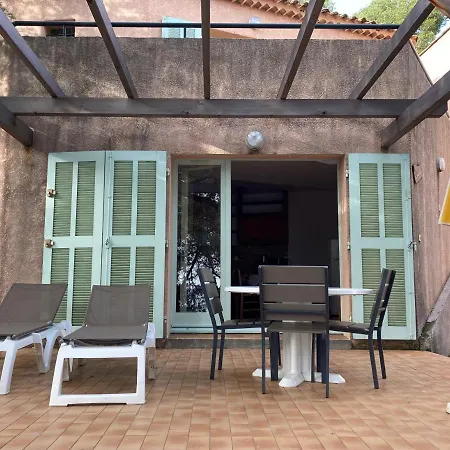 Hoteliere Le Provencal A Giens - Bord De