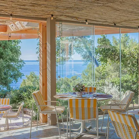 Hoteliere Le Provencal A Giens - Bord De Hotel