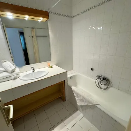 Hoteliere Le Provencal A Giens - Bord De Hotel Hyeres