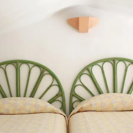 Hoteliere Le Provencal A Giens - Bord De * Hyeres