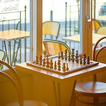 Hoteliere Le Provencal A Giens - Bord De Hotel