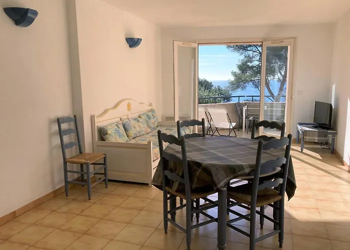 Hoteliere Le Provencal A Giens - Bord De