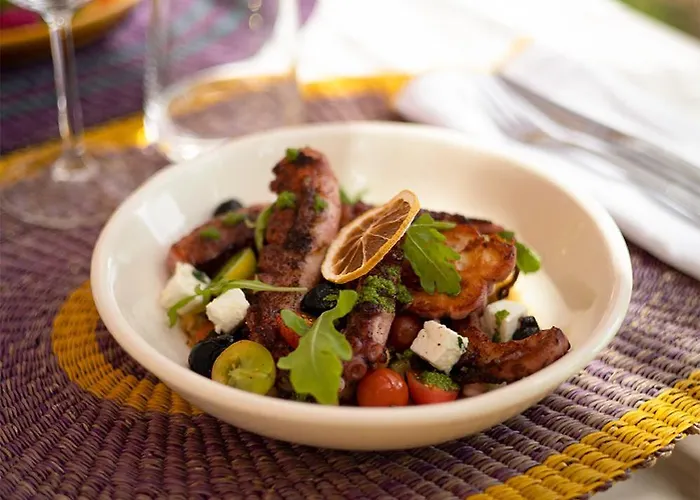 Hoteliere Le Provencal A Giens - Bord De