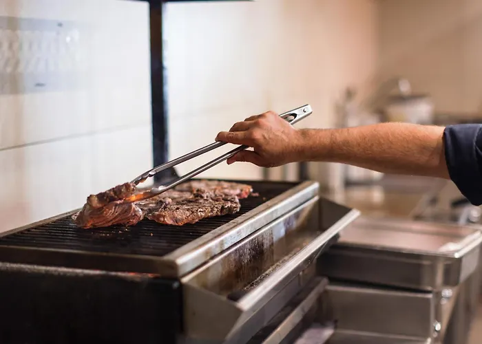 Hoteliere Le Provencal A Giens - Bord De Hotel Hyères