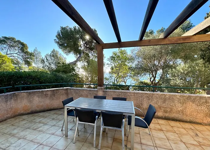 Hoteliere Le Provencal A Giens - Bord De Hotel *