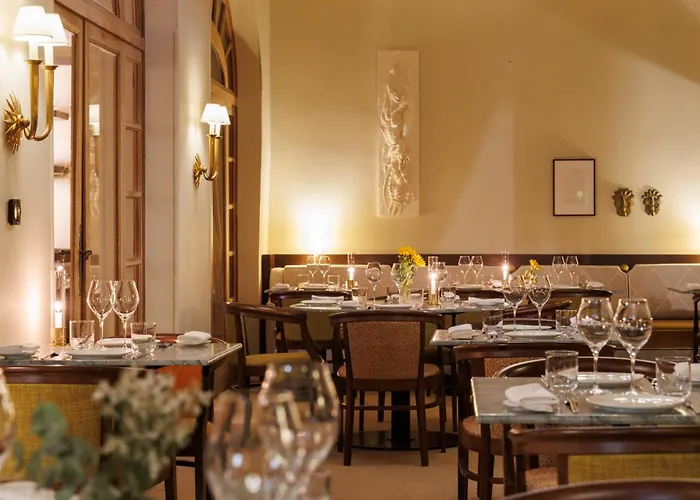 Hoteliere Le Provencal A Giens - Bord De Hotel Hyères