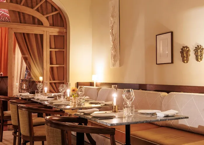 Hoteliere Le Provencal A Giens - Bord De Hotel